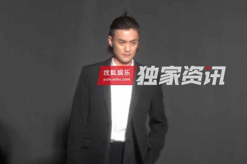 周一围 背景,从演员到导演，探寻艺术之路的坚守与突破