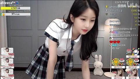 直播女主播热舞纸巾